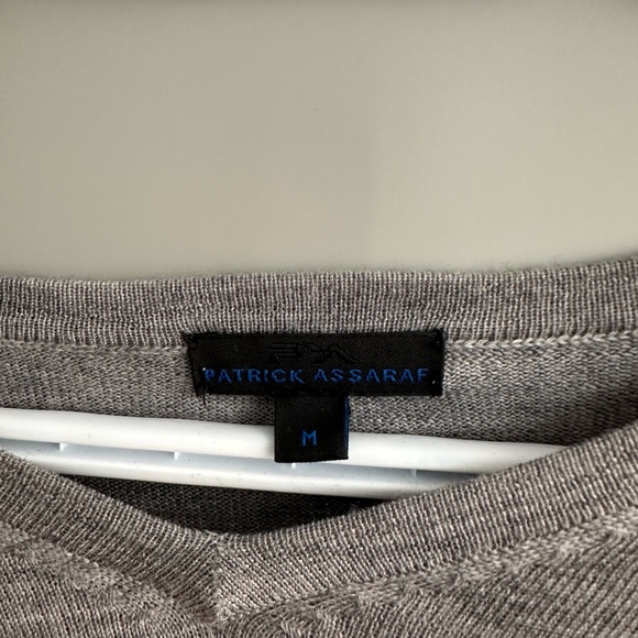 Patrick Assaraf V Neck Sweater- New Without Tags - Picture 3 of 3